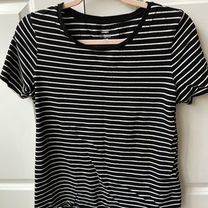 Old navy striped black t